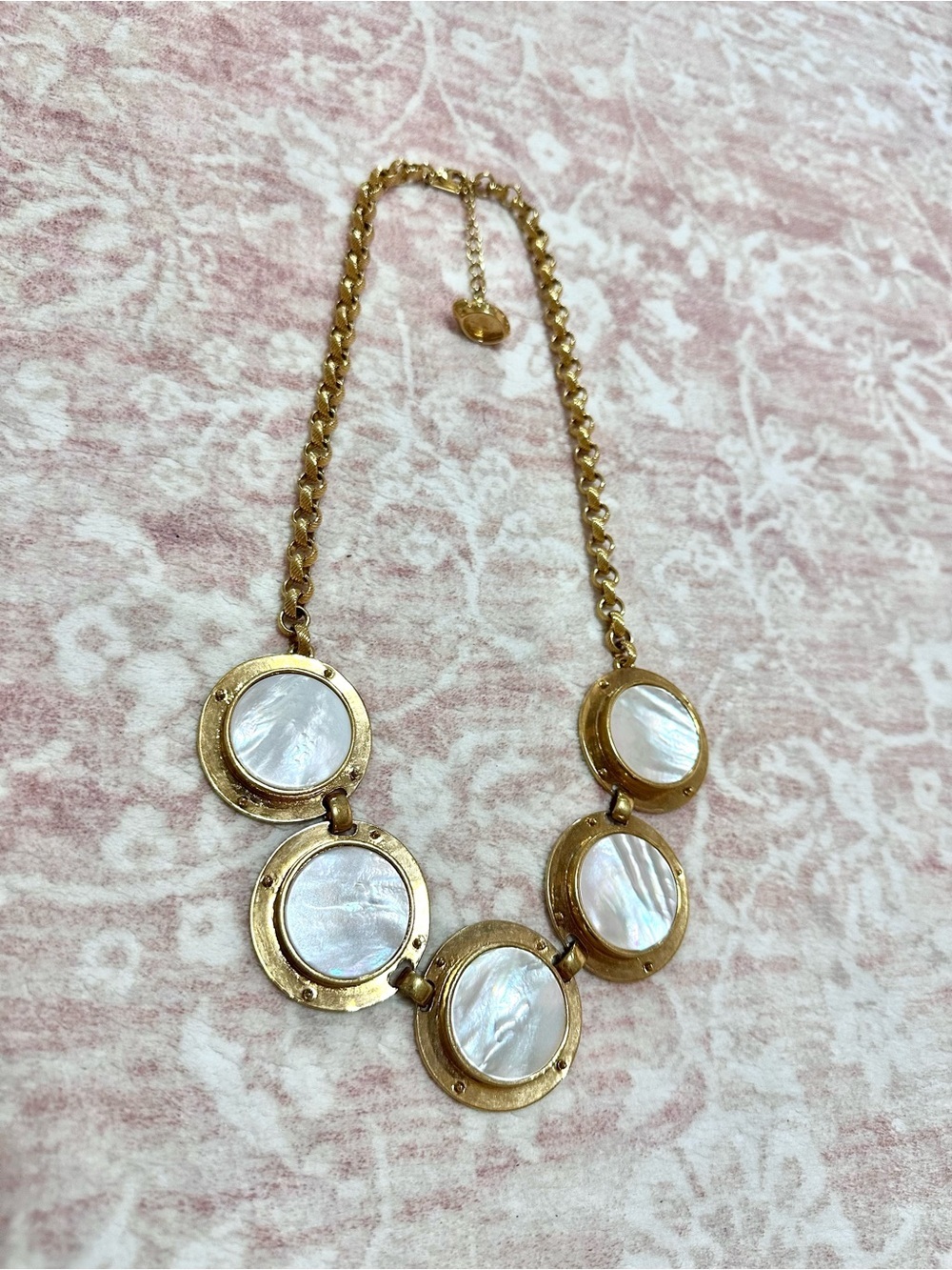 KATE SPADE ♠️ Mother Of Pearl “All Aboard” Necklace - Picture 2 of 9